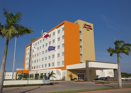 HAMPTON INN & SUITES BY HILTON , hotel, sistemazione alberghiera